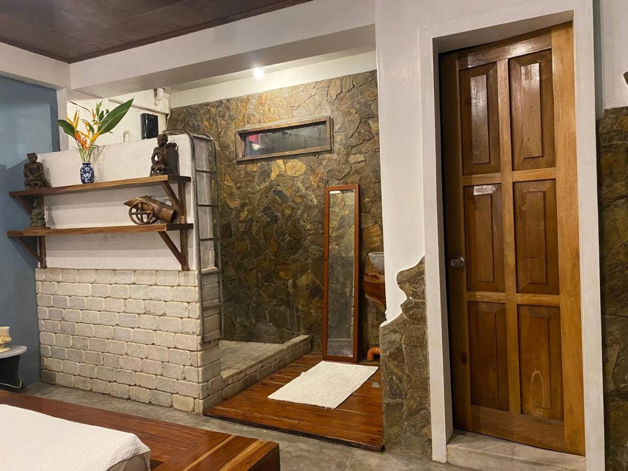 Stone Creek House Bed & Breakfast Romblon Eksteriør bilde