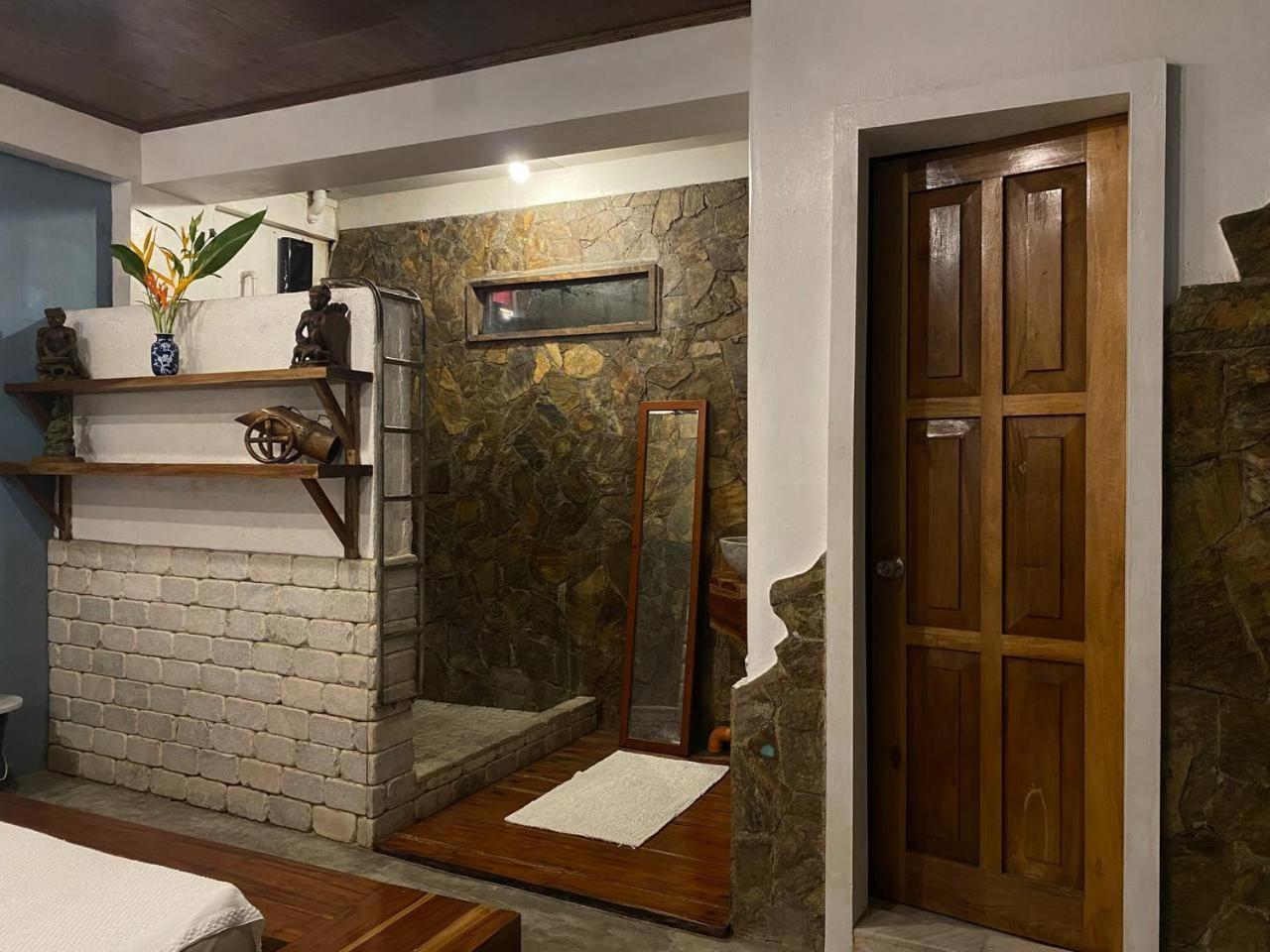 Stone Creek House Bed & Breakfast Romblon Eksteriør bilde
